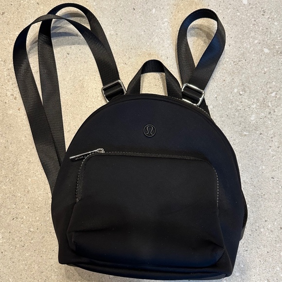 LULULEMON MINI BACKPACK BLACK - Picture 1 of 4